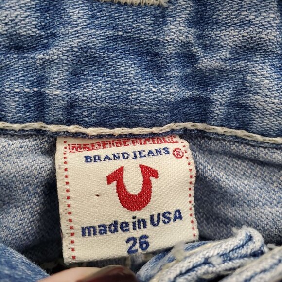 True Religion Women's Bobby Big T Light Wash Distressed Cut Off Bermudas Size 26 - Picture 3 of 7